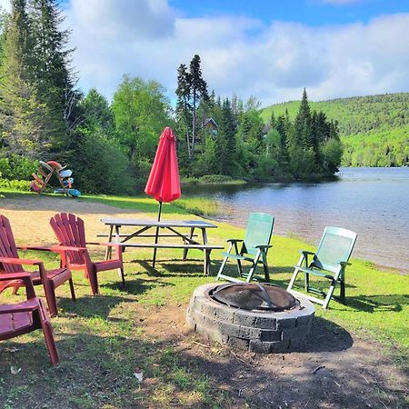 Maison Du Lac Avec Plage, Embarcations, Billard Et Spa Prive Saint-Donat-de-Montcalm Exteriér fotografie