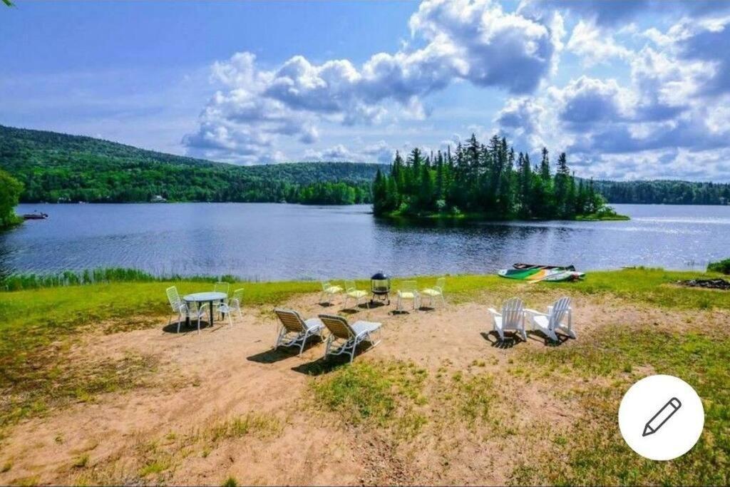 Maison Du Lac Avec Plage, Embarcations, Billard Et Spa Prive Saint-Donat-de-Montcalm Exteriér fotografie