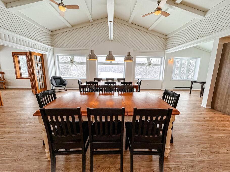 Maison Du Lac Avec Plage, Embarcations, Billard Et Spa Prive Saint-Donat-de-Montcalm Exteriér fotografie