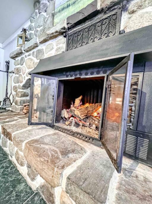 Maison Du Lac Avec Plage, Embarcations, Billard Et Spa Prive Saint-Donat-de-Montcalm Exteriér fotografie