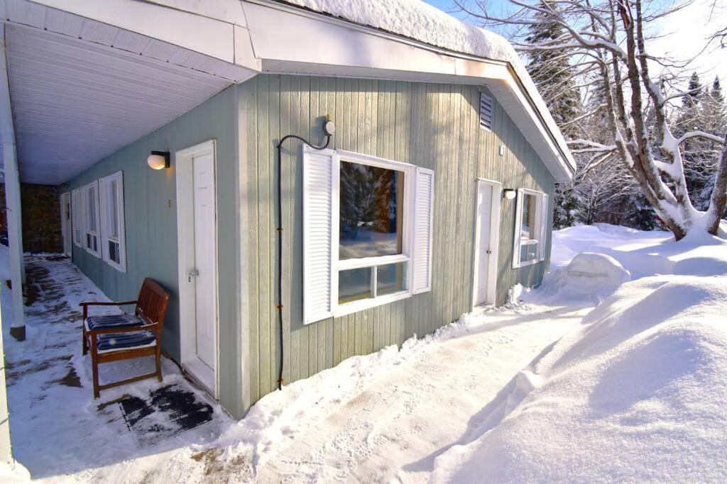 Maison Du Lac Avec Plage, Embarcations, Billard Et Spa Prive Saint-Donat-de-Montcalm Exteriér fotografie