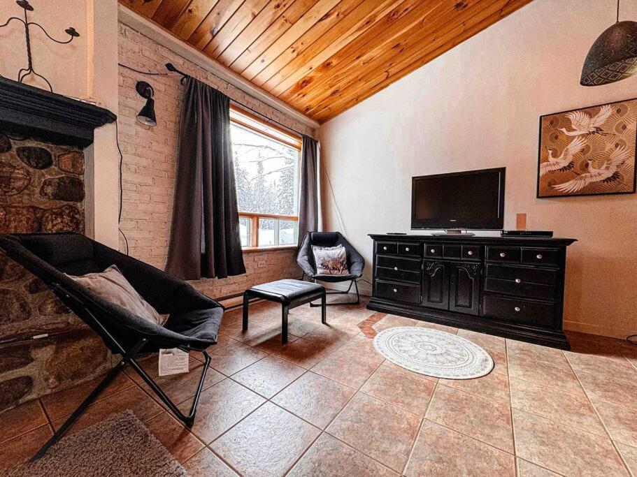 Maison Du Lac Avec Plage, Embarcations, Billard Et Spa Prive Saint-Donat-de-Montcalm Exteriér fotografie