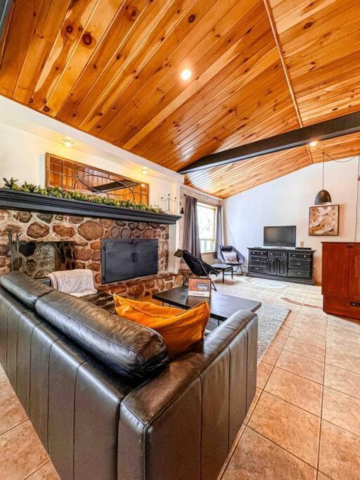 Maison Du Lac Avec Plage, Embarcations, Billard Et Spa Prive Saint-Donat-de-Montcalm Exteriér fotografie