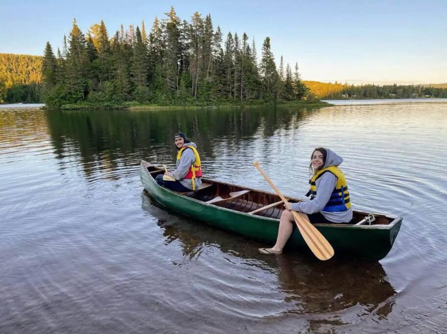 Maison Du Lac Avec Plage, Embarcations, Billard Et Spa Prive Saint-Donat-de-Montcalm Exteriér fotografie