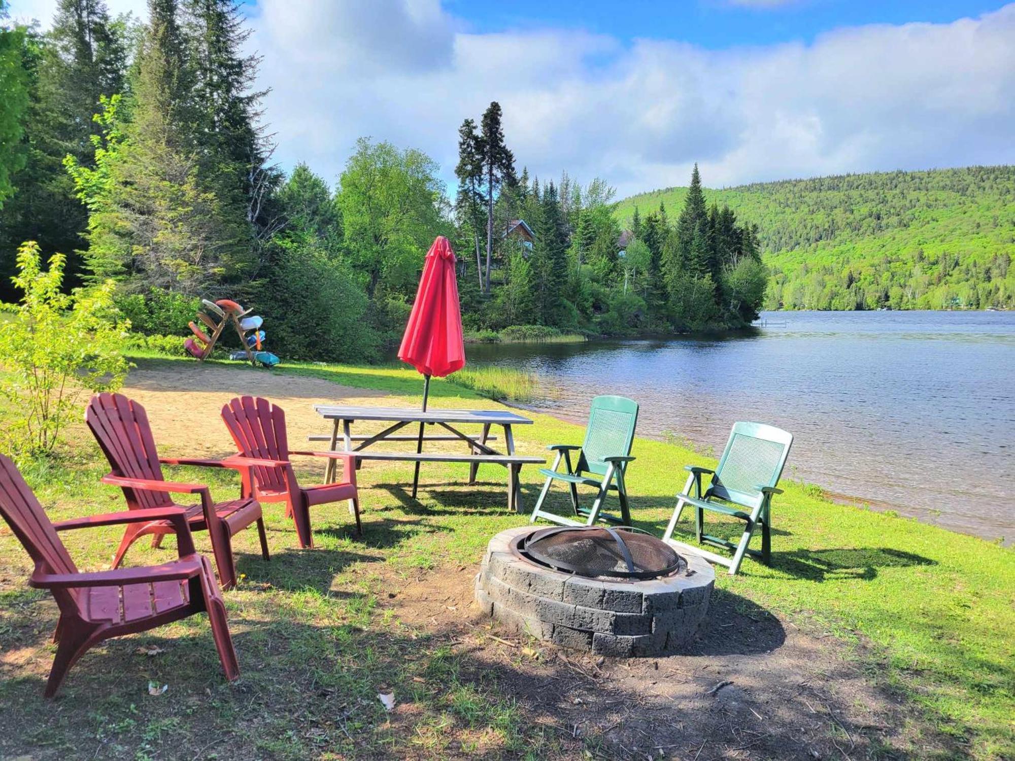 Maison Du Lac Avec Plage, Embarcations, Billard Et Spa Prive Saint-Donat-de-Montcalm Exteriér fotografie